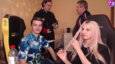 [Twitch Squad] РЕАКЦИЯ ПАПЫ НА ДАША КОРЕЙКА ИВАН ЗОЛО ВСТРЕЧАЕТСЯ С ДАШЕЙ КОРЕЙКОЙ НЕКОГЛАЙ СТРИМ