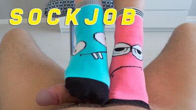 Stepsister does sockjob with stepbrother for the first time.