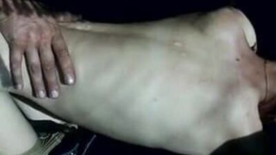 Придорожная старая проститутка трахается