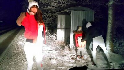 Друг моего мужа трахает меня, когда отвезет меня домой