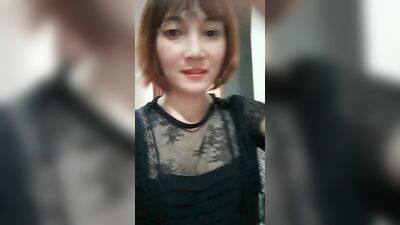 Вьетнамская подруга снова одевается