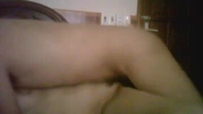 Вьетнамская пара в любительском видео