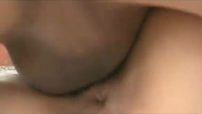 Жену трахают в школьной одежде.