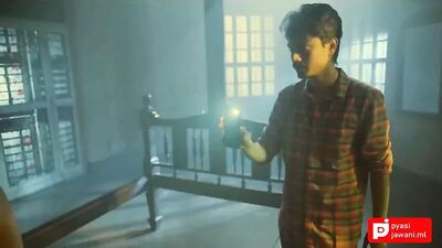 Паренек, представляющий горячих индийских замужних девушек