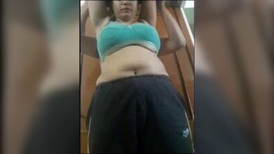 Моя сексуальная тетушка звонит мне, когда она одна дома и хочет секс