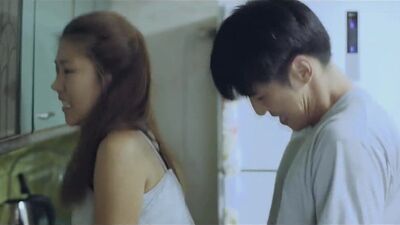 Приятель мачеха 2015 (эротическая сцена с куколдом)