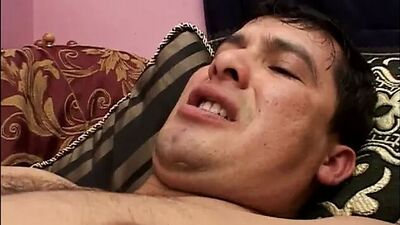 Грязная пышная блондинка-дама любит стучать по массивному инструменту