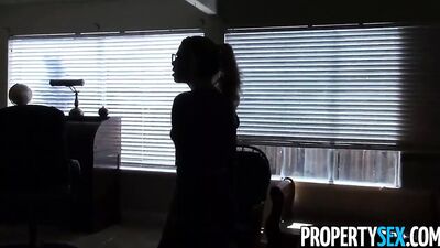 PropertySex - невинная риэлтор превращается в возбужденного секс-демона