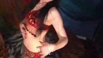 Зрелая шлюшка азиатка, казахская женщина показывает свое сексуальное тело