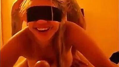 Жену с завязанными глазами трахнул незнакомец и муженек