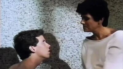 Сын воспользовался отчаянной и голодной мачехой и трахнул ее