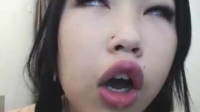 Чат с cutekimmforu в живом видео-чате для взрослых сейчас