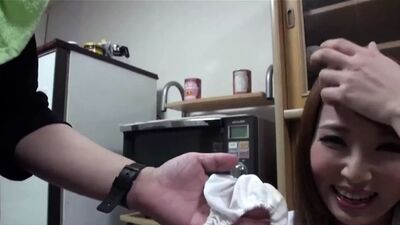 Девушки снова нюхают свои грязные трусики и лижут выделения