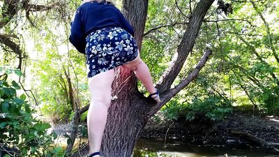 Fucking my pussy with a dildo and pissing powerfully