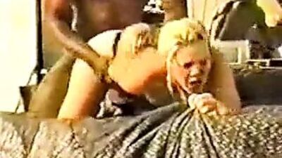 Грязно говорящая белая рабыня любит только черные члены