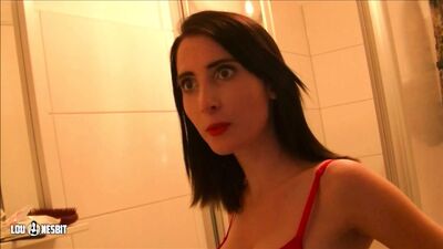 Куколд лижет сперму от незнакомца