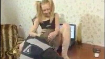 Sfa внучка дарит дедушке ее киску!