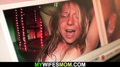 Сын в законе трахает старую мать подруги на столе