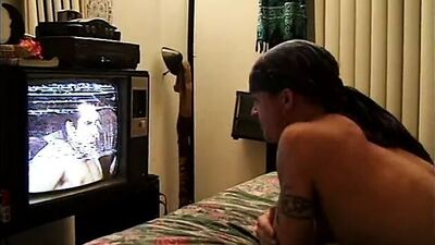 Прицепная шлюха-шлюха получает грубый анал и поедает конченную приправу