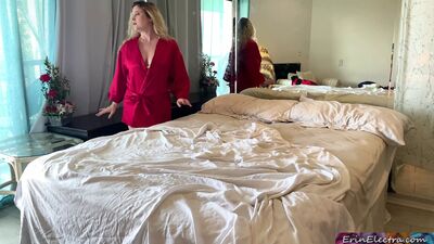 Мачеха и пасынок должны разделить кровать