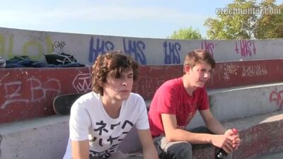 Czech Hunter - Трахает за деньги двух милых парней (18+)