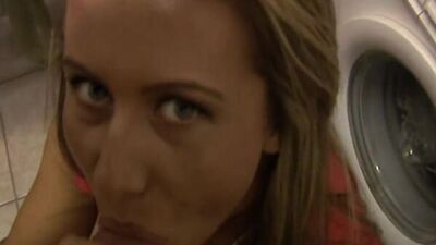 Пехнулась после ремонта авто в киску, соснула и получила сперму в рот Порно, HD