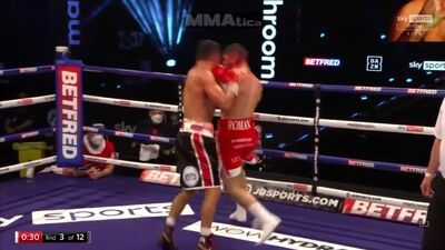 Джош Келли. На сайдстепе против левого на скачке.