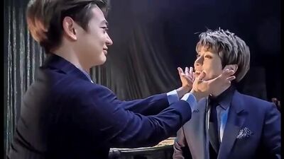 Minho Ive got a whole world in my hands - Jonghyun Where is it - Minho Over here - - Minho Jonghyun SHINee