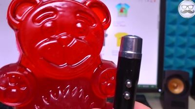 ШОКОЛАДНЫЙ СТИВ ИЗ МАЙНКРАФТА И ЖЕЛЕЙНЫЙ МЕДВЕДЬ ВАЛЕРА Новое русское видео Познаватель