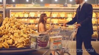 Голые девушки в Торговом Центре Минска | Обнаженные покупательницы в супермаркете | Ню Шоппинг [Фотограф, модель, эротика, не порно]