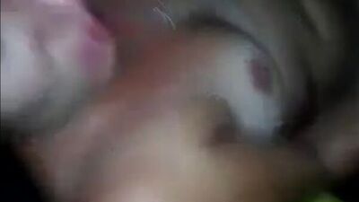 Настя. Лицо не закрывает