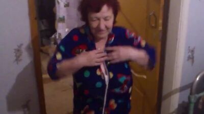 Вписка у бабули, или солевая старая показала сиськи 18+