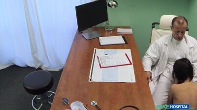 Русскую студентку Angie Moon поимел врач в больнице [Clinic, Nurse, BJ, Facial,