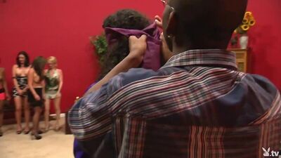 Угадай сиськи на ощупь!