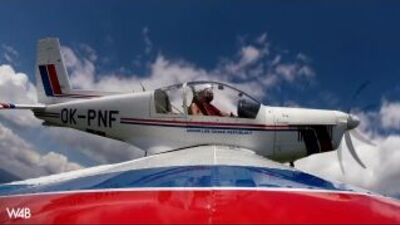 Конни Картер (Connie Carter) летает топлес