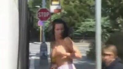 Сиськи на показ?!Вот и показывайте!