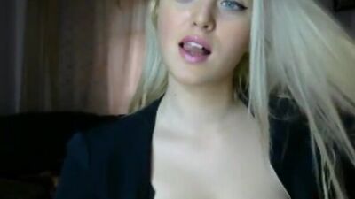 Блондинка хохлушка показывает большие натуральные отвисшие сиськи русские