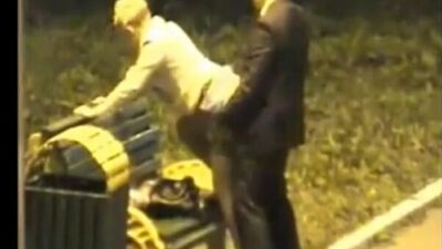 Задрал юбку и оттрахал в попу на скамейке в парке молодую в чулках Teen porno anal анал секс