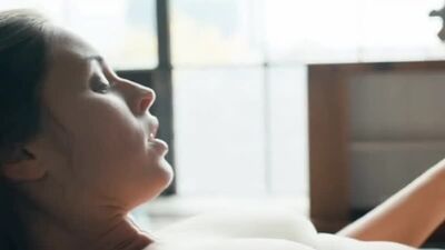 Лесбияночки NATALIE KRILL ERIKA LINDER SEX SCENE - BELOW HER MOUTH