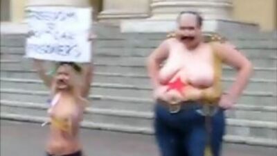 Активистки FEMEN разделись перед зданием КГБ в Минске