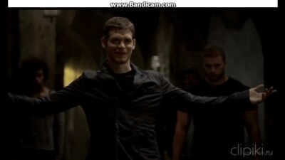 Клаус отрывает вампиров, 1 сезон 8 серия-Древние #клаус#obovsem#первородные#древние#клаусмайклсон