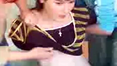 Девченки раздели подругу