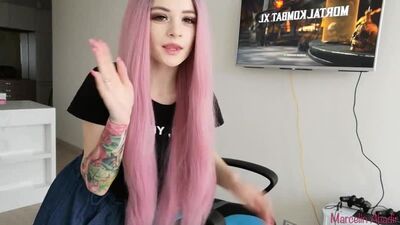 Pink hair girl gaming MK XL