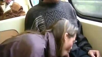 Кончил в рот на автобусной остановке