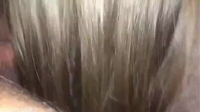 Сучке нравится сосать из под стола (Русское порно HD Домашнее Любительское Минет)