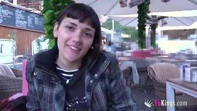 Милая нимфоманка пробует прелести секса