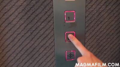 Трах леди в лифте