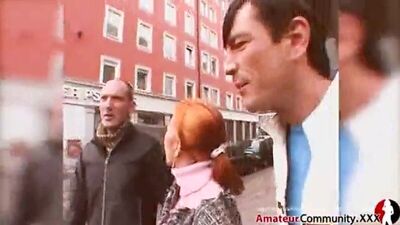 Азиатку туристку встретили в аэропорту