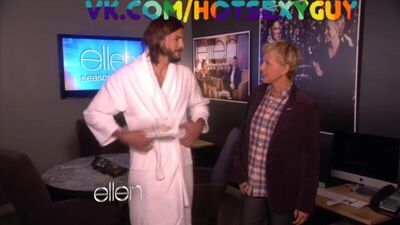 Эштон Катчер снял с себя халат!!! Премьера новых видео!!!