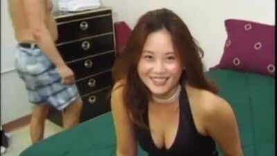 Красотка и азиатка на 2